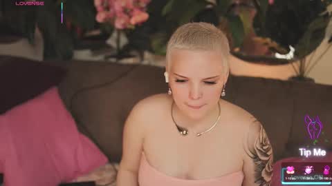 likaaberry online show from October 24, 2025, 3:47 am