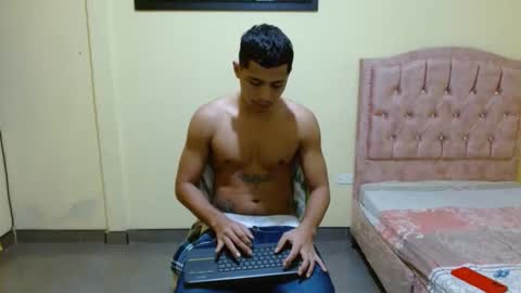 lil_condor_baby online show from November 19, 2025, 3:06 am
