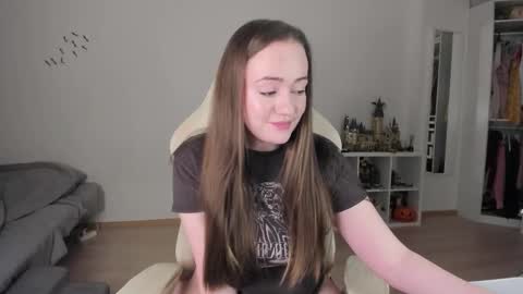 Snapshot of lil_happiness chatting on November 30, 2025, 4:44 pm for free registration 3 online show from November 30, 2025, 4:44 pm