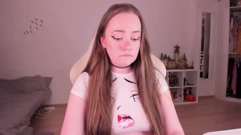 Snapshot of lil_happiness chatting on December 3, 2025, 9:02 pm for free registration 3 online show from December 3, 2025, 9:02 pm