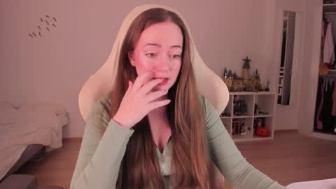 Snapshot of lil_happiness chatting on December 13, 2025, 8:47 pm for free registration 3 online show from December 13, 2025, 8:47 pm