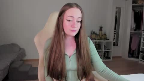 Snapshot of lil_happiness chatting on April 6, 2026, 5:25 pm for free registration 3 online show from April 6, 2026, 5:25 pm