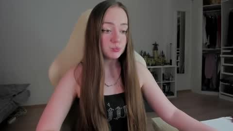 Snapshot of lil_happiness chatting on April 12, 2026, 8:47 pm for free registration 3 online show from April 12, 2026, 8:47 pm