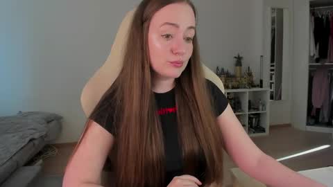 Snapshot of lil_happiness chatting on April 13, 2026, 2:00 pm for free registration 3 online show from April 13, 2026, 2:00 pm
