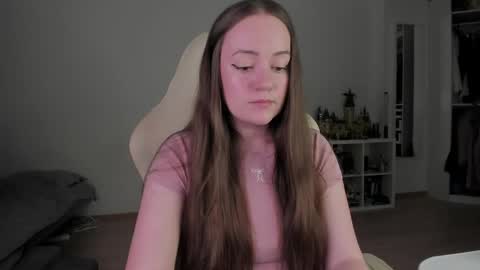 Snapshot of lil_happiness chatting on April 17, 2026, 8:01 pm for free registration 3 online show from April 17, 2026, 8:01 pm