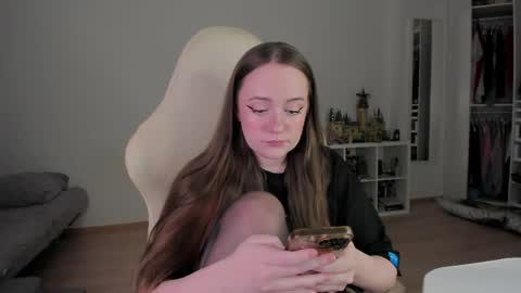 Snapshot of lil_happiness chatting on May 10, 2026, 6:35 pm for free registration 3 online show from May 10, 2026, 6:35 pm