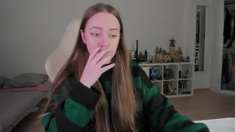 Snapshot of lil_happiness chatting on May 25, 2026, 6:58 pm for free registration 3 online show from May 25, 2026, 6:58 pm