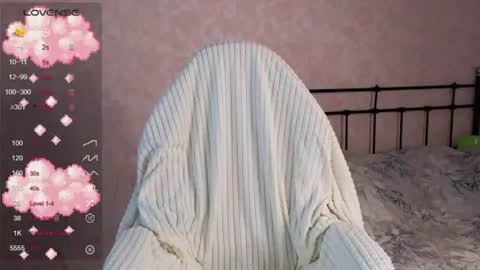 Snapshot of lil_luna_x chatting on August 3, 2026, 11:59 am little moon online show from August 3, 2026, 11:59 am