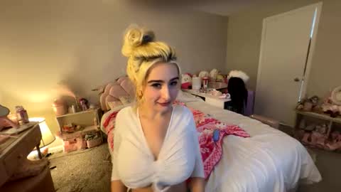 Snapshot of lil_uzi_sqquirt chatting on February 5, 2026, 1:10 am Pink mink online show from February 5, 2026, 1:10 am