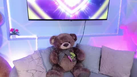 lila noa online show from September 12, 2025, 3:28 am