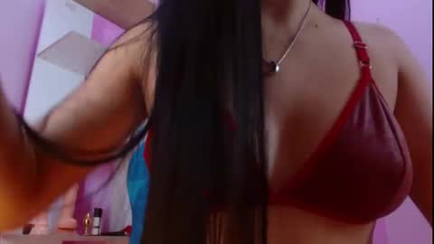 Snapshot of lila_pinky chatting on December 22, 2024, 2:38 pm L I L A online show from December 22, 2024, 2:38 pm