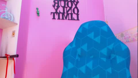 Snapshot of lila_pinky chatting on December 31, 2024, 1:30 pm L I L A online show from December 31, 2024, 1:30 pm