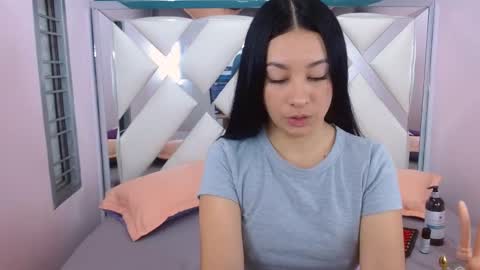 Snapshot of lila_pinky chatting on February 12, 2025, 1:59 pm L I L A online show from February 12, 2025, 1:59 pm