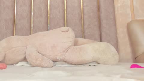 lila bailey  online show from February 11, 2025, 1:41 am