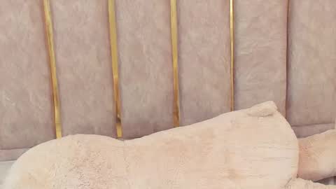 lila bailey  online show from February 14, 2025, 1:45 am