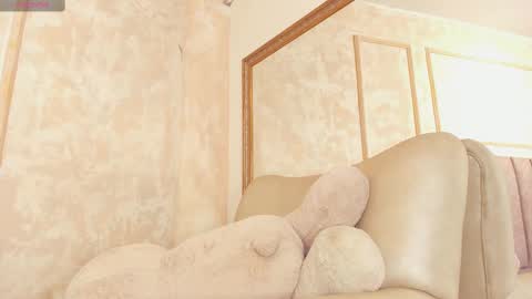 lila bailey  online show from February 27, 2025, 8:09 pm