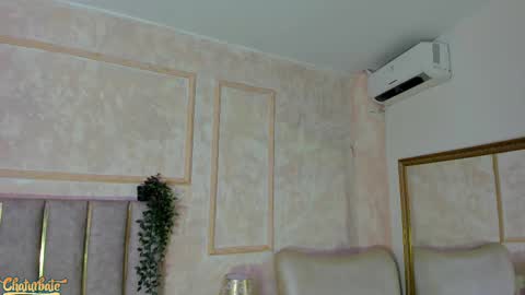 lila bailey  online show from September 8, 2025, 7:35 pm