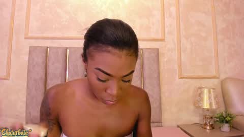 lila bailey  online show from September 12, 2025, 8:09 pm