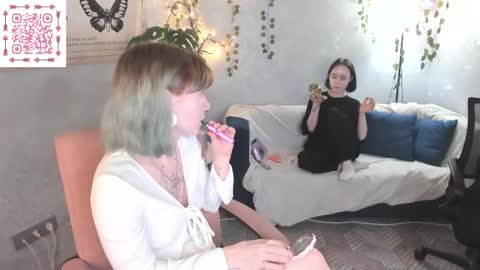 Snapshot of lilac_muse chatting on June 8, 2026, 2:56 am Lili online show from June 8, 2026, 2:56 am