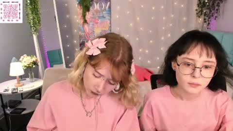 Snapshot of lilac_muse chatting on June 21, 2026, 10:51 am Lili online show from June 21, 2026, 10:51 am