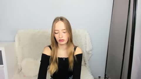 LiliaDesire online show from November 17, 2025, 5:08 pm