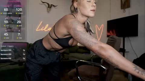 Snapshot of lilah_fit chatting on July 17, 2026, 10:58 pm Lilah Fit online show from July 17, 2026, 10:58 pm
