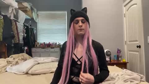 Kristin online show from November 17, 2025, 8:47 pm