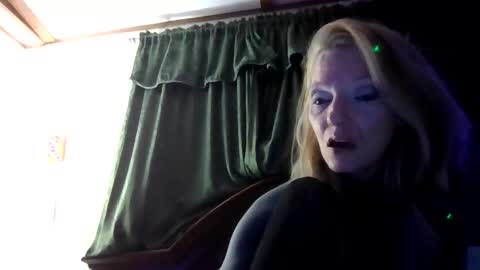 Snapshot of lilbit4u chatting on December 16, 2024, 4:02 am lilbit4u online show from December 16, 2024, 4:02 am