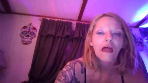 Snapshot of lilbit4u chatting on December 26, 2024, 9:22 am lilbit4u online show from December 26, 2024, 9:22 am