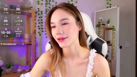 Hi im Yuki online show from April 21, 2026, 11:16 am