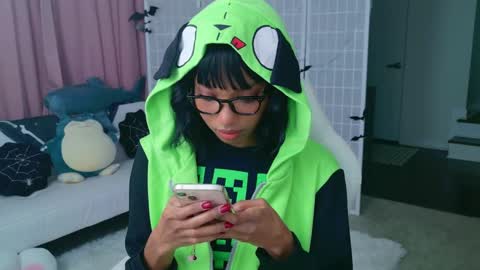 evie online show from October 2, 2025, 2:51 am