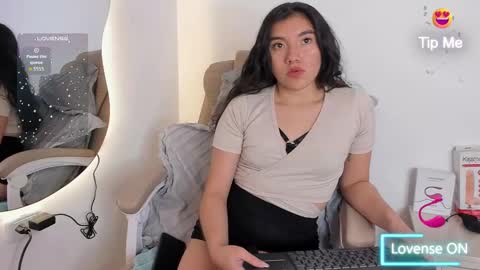 Lili  online show from October 1, 2025, 12:44 pm