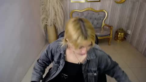 Lili online show from February 25, 2025, 3:20 am