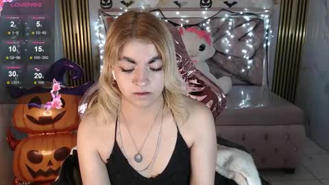 Lili online show from October 7, 2025, 4:20 am