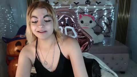 Lili online show from October 14, 2025, 3:40 am