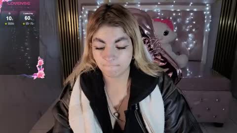 Lili online show from November 2, 2025, 3:42 am