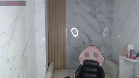 lili_mint_tf online show from April 19, 2026, 8:46 am