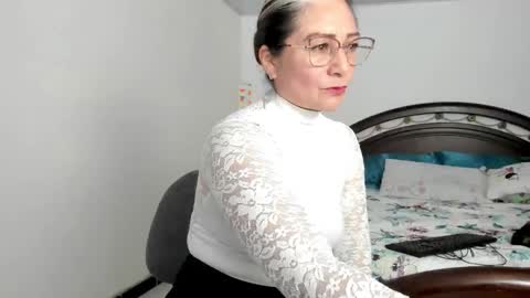 Snapshot of lilia344965 chatting on December 3, 2024, 10:29 pm liliamilf online show from December 3, 2024, 10:29 pm