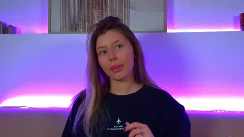 Mia online show from February 9, 2025, 4:40 pm