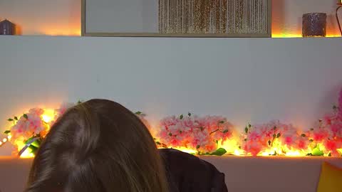 Mia online show from February 16, 2025, 9:37 am