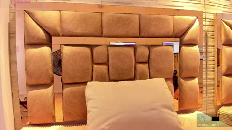 LILIAN  online show from October 18, 2025, 7:03 pm