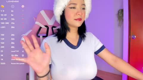 Snapshot of lilian_vergara chatting on December 27, 2024, 9:54 pm holis soy lily chang no olvides el pulgar arriba es muy importante para mi 3 independent model online show from December 27, 2024, 9:54 pm