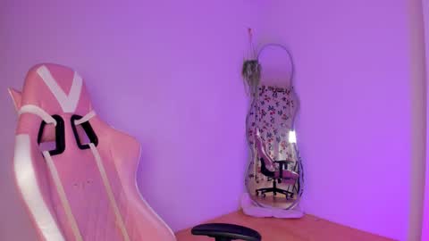 Snapshot of lilian_vergara chatting on January 18, 2025, 3:09 am holis soy lily chang no olvides el pulgar arriba es muy importante para mi 3 independent model online show from January 18, 2025, 3:09 am