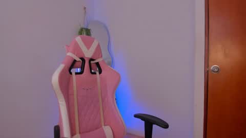 Snapshot of lilian_vergara chatting on January 28, 2025, 8:36 pm holis soy lily chang no olvides el pulgar arriba es muy importante para mi 3 independent model online show from January 28, 2025, 8:36 pm