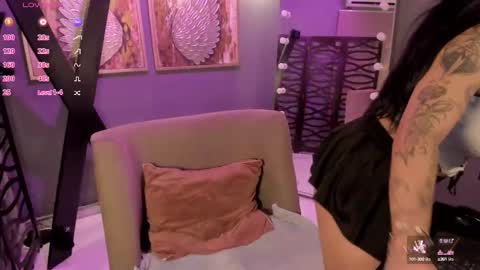 Snapshot of lilian_vergara chatting on September 12, 2025, 8:31 pm holis soy lily chang no olvides el pulgar arriba es muy importante para mi 3 independent model online show from September 12, 2025, 8:31 pm