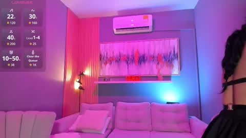 Snapshot of lilian_vergara chatting on January 15, 2026, 7:50 pm holis soy lily chang no olvides el pulgar arriba es muy importante para mi 3 independent model online show from January 15, 2026, 7:50 pm