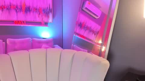 Snapshot of lilian_vergara chatting on February 2, 2026, 7:34 pm holis soy lily chang no olvides el pulgar arriba es muy importante para mi 3 independent model online show from February 2, 2026, 7:34 pm