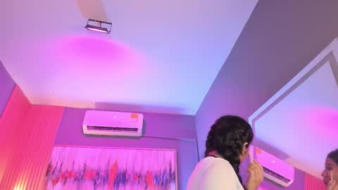 Snapshot of lilian_vergara chatting on February 11, 2026, 7:41 pm holis soy lily chang no olvides el pulgar arriba es muy importante para mi 3 independent model online show from February 11, 2026, 7:41 pm