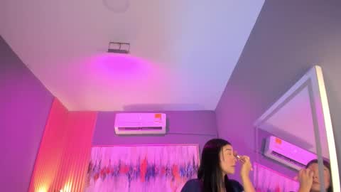 Snapshot of lilian_vergara chatting on February 24, 2026, 7:45 pm holis soy lily chang no olvides el pulgar arriba es muy importante para mi 3 independent model online show from February 24, 2026, 7:45 pm
