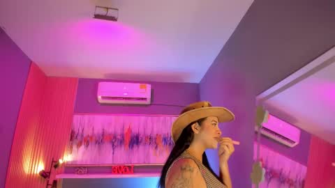 Snapshot of lilian_vergara chatting on March 17, 2026, 7:39 pm holis soy lily chang no olvides el pulgar arriba es muy importante para mi 3 independent model online show from March 17, 2026, 7:39 pm
